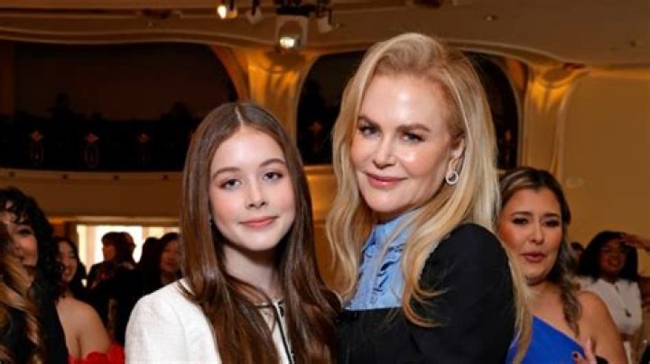 A Bride’s Adopted & Biological Moms Clash – Hollywood Life