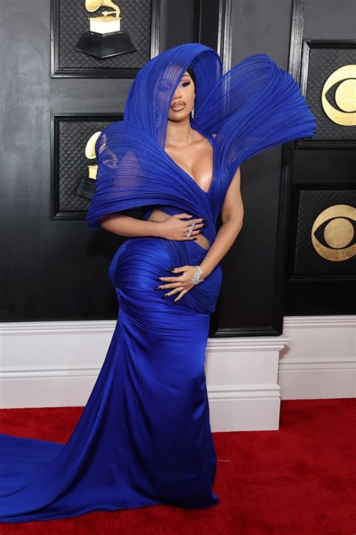Cardi B’s Pregnant Moving Belly: Video – Hollywood Life