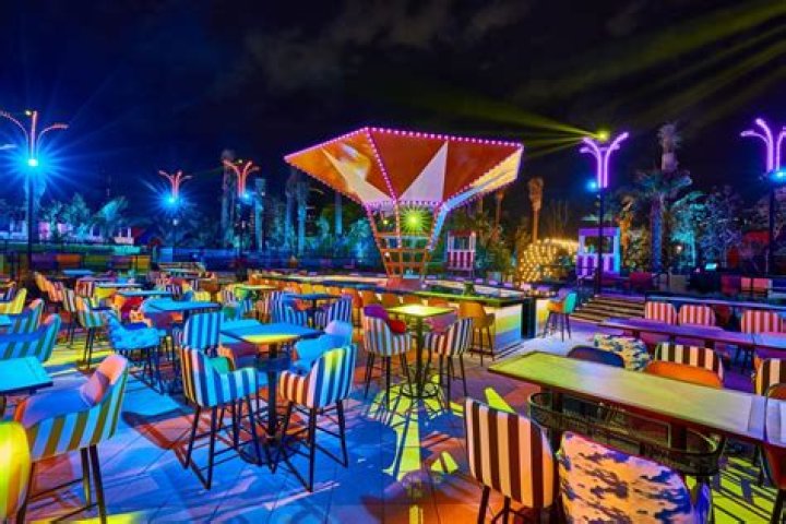 Fans Go Wild Over First New Bars In Years – Hollywood Life