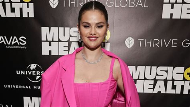 Selena Gomez Felt ‘Embarrassed’ to Lose Her ‘Teenager’s Body’ – Hollywood Life