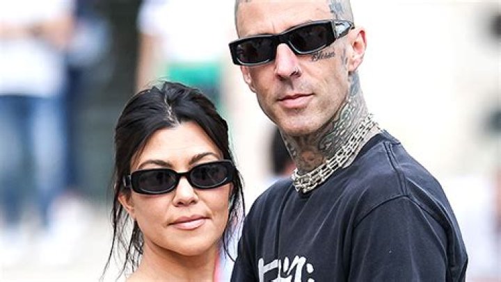 Travis Barker Tattoo Of Kourtney Kardashian’s Lips: Photo – Hollywood Life